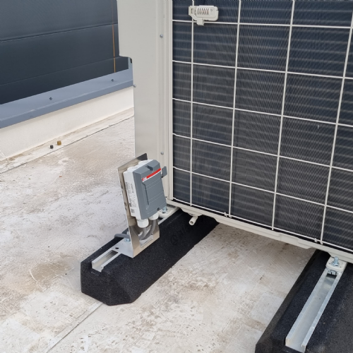 AircoPlate: Prefab montageplaat inclusief voorgemonteerde werkschakelaar en voedingskabel